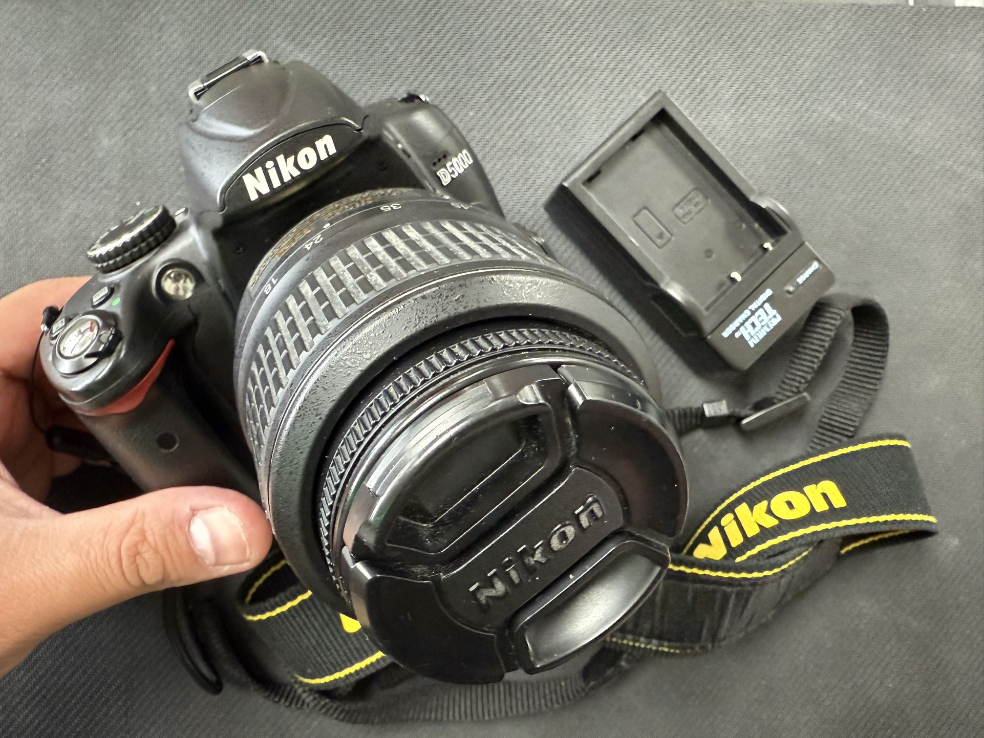 Nikon D5000 - DSLR Camera