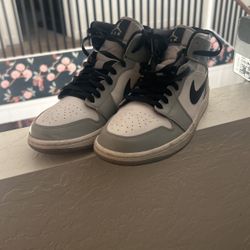 Jordan 1 Mid Light Smoke Grey (US Men 9)