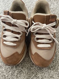 UGG Platform Sneakers – Women’s Size 6