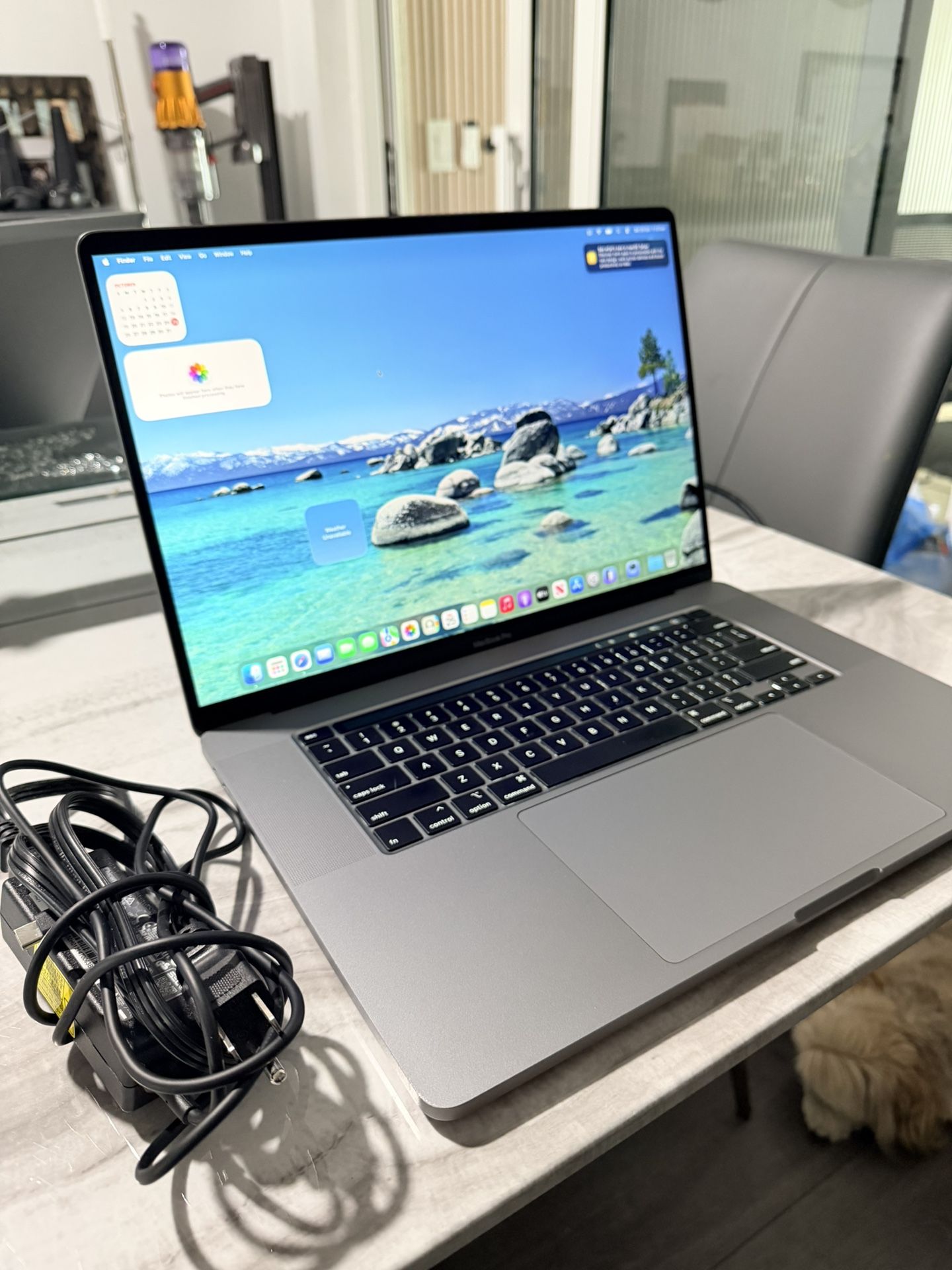 MacBook Pro 16 inch 2019 / Intel i9 / 16gb ram / 1TB Ssd / MacOS Tahoe 2025 / with charger
