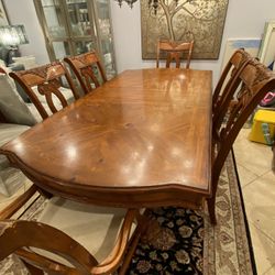 Formal Dinning Table Set