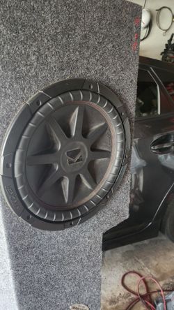 2 Kickers 12" con cajon para abajo del asiento  de troca