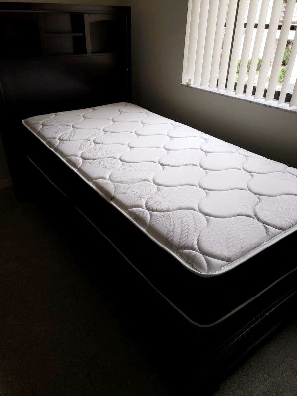 NEW TWIN MATTRESS WITH BOX SPRING ♨️ Bed frame is not available