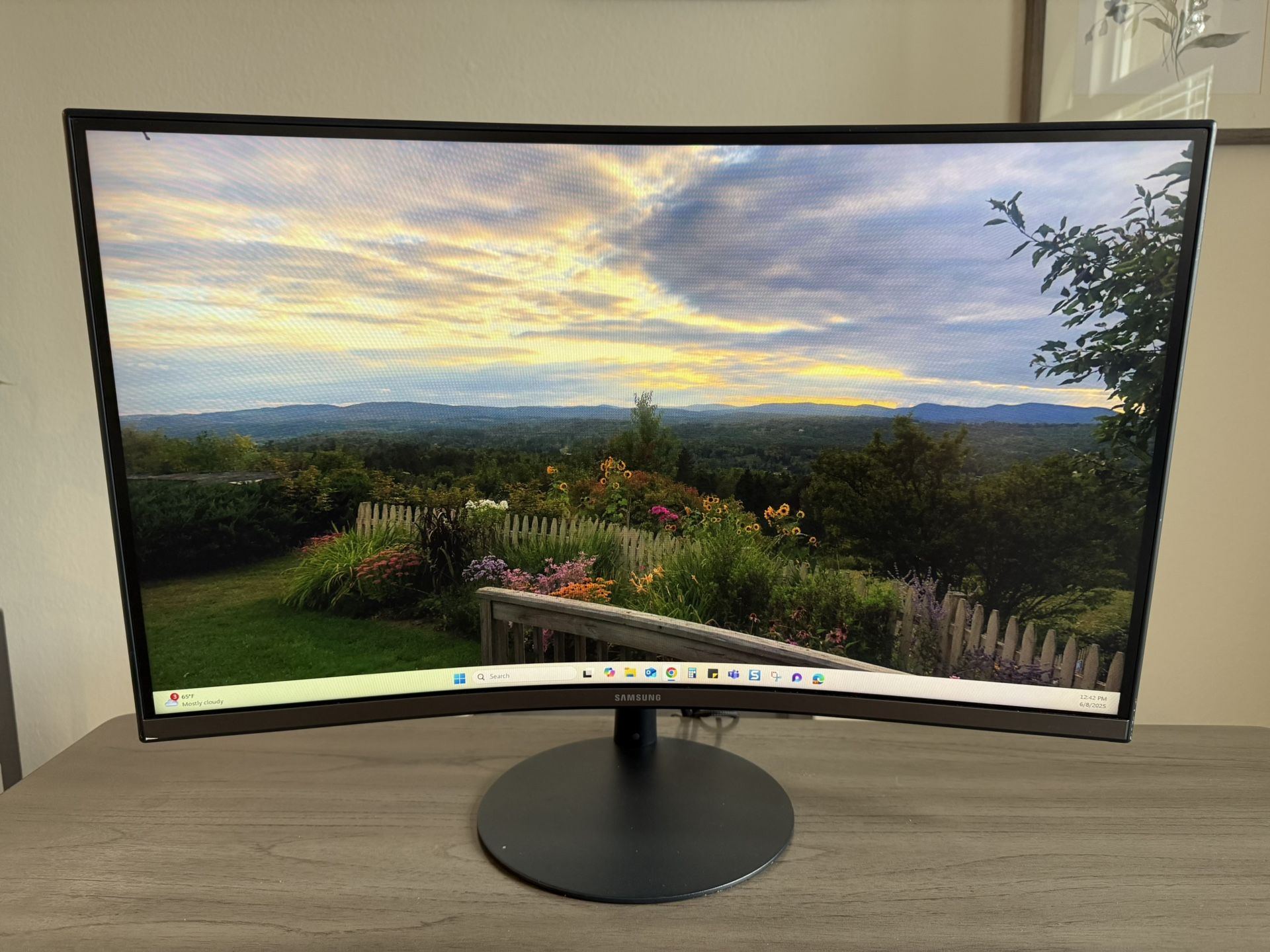 Samsung T55 27” LED Curved Monitor