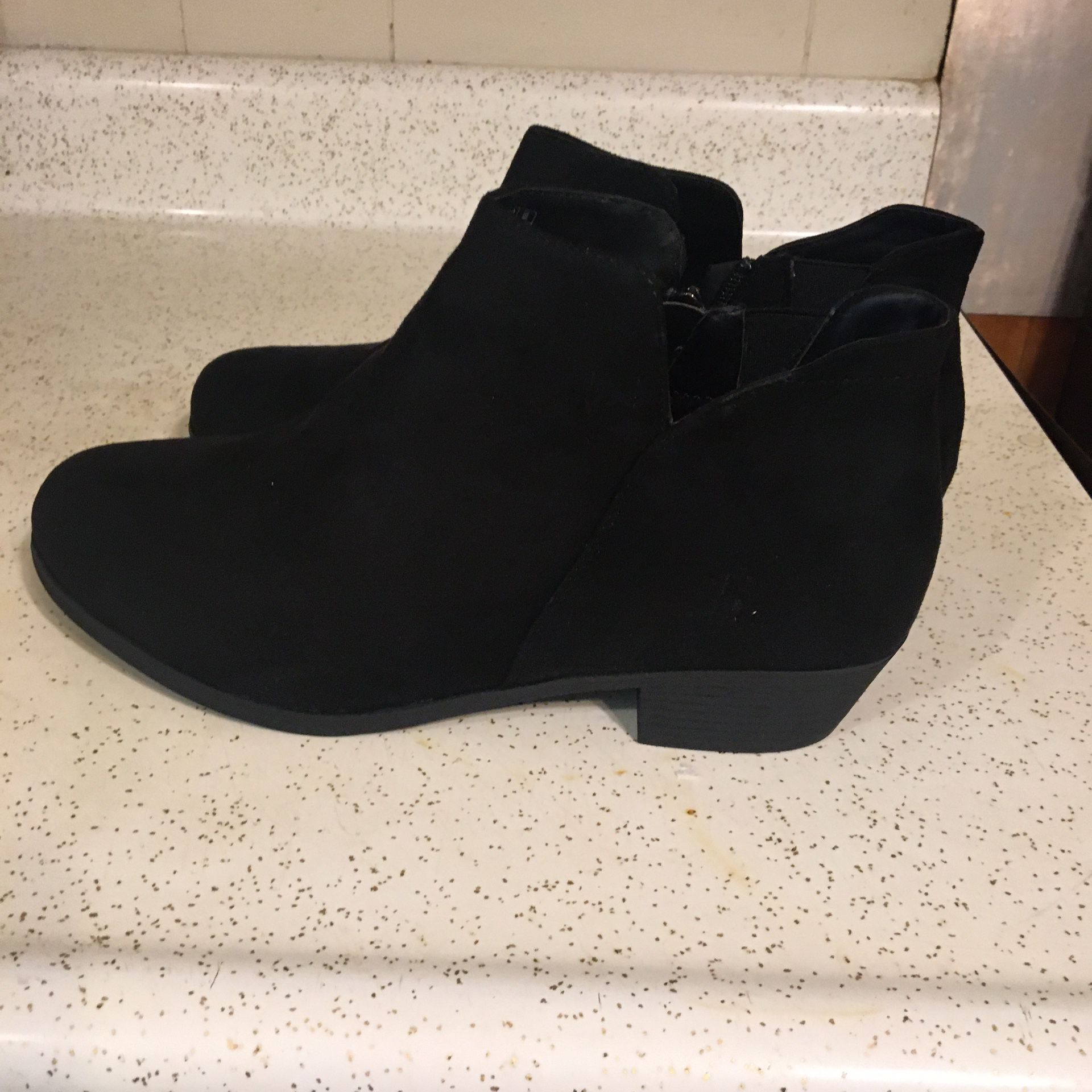 Womens Size 12W Black Ankle Boots 