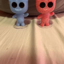 [NO BOX] Blue And Red Sour Patch kids figurines