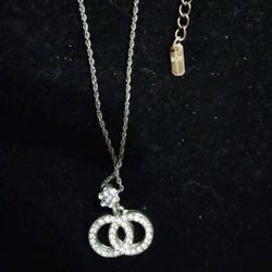 Avon Silvertone Infinity Necklace 