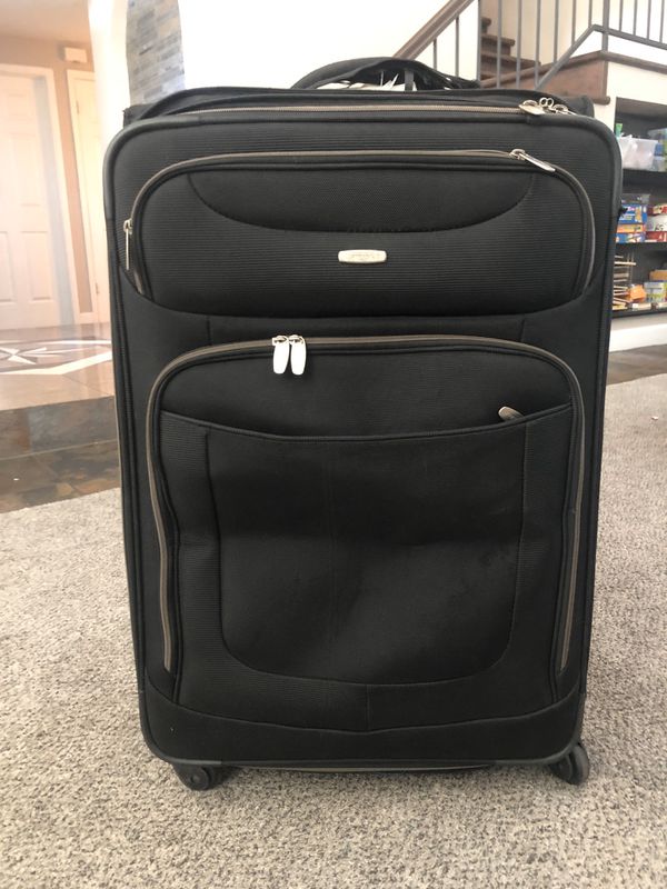 Large black suitcase for Sale in Chandler, AZ - OfferUp