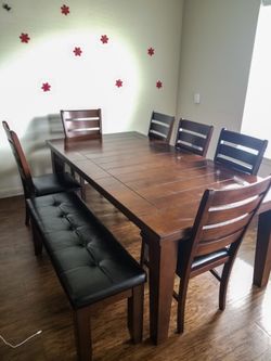 Dining table set