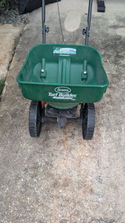 Scotch turf builder mini broadcast spreader