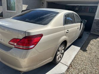 Toyota Avalon XLS Sedan