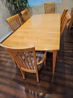 Kitchen Table & 6 chairs