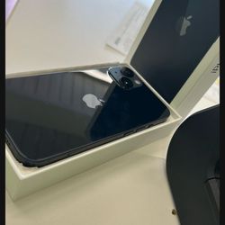 iPhone 13. 