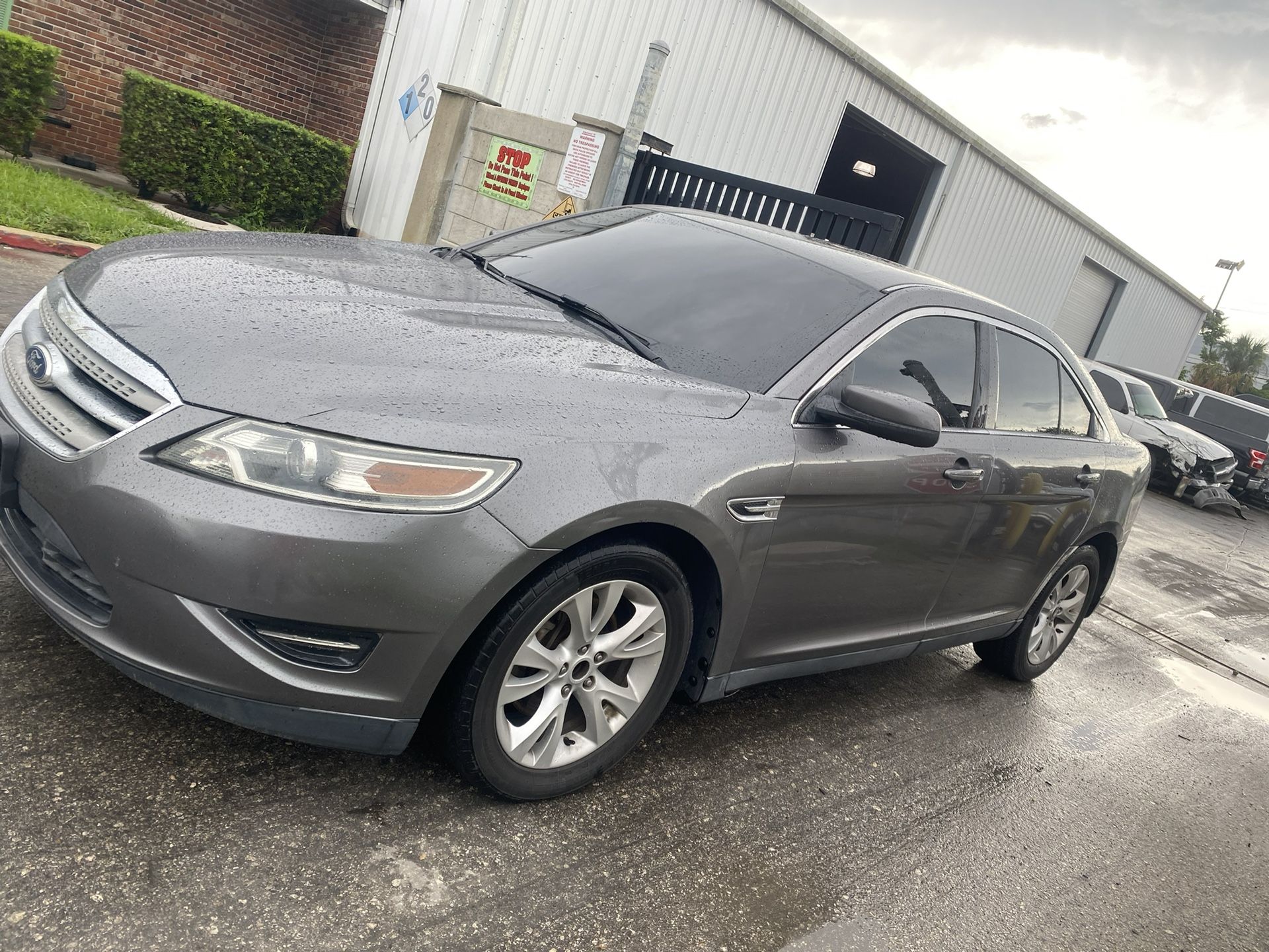 2011 Ford Taurus