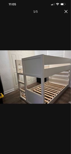 Twin bunk beds