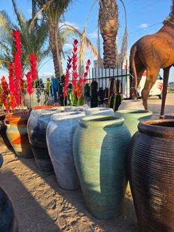Beautiful PLANTERS🪴Metal yard art, birdbaths,Flowers 🌷
