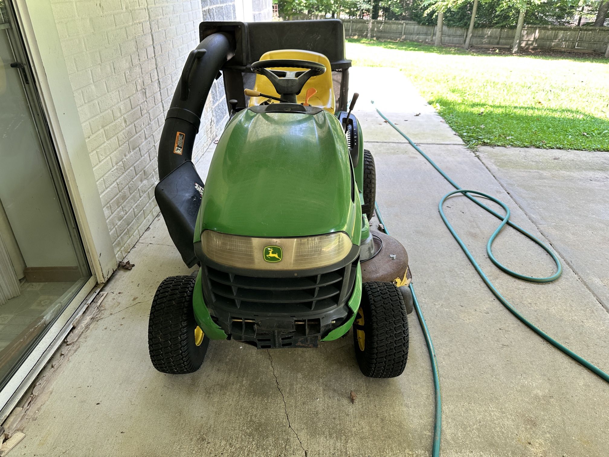 John Deere LA105 Lawnmower