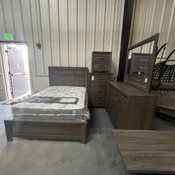 4pc Full Size Bed Set