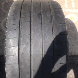 MICHELIN 255/35ZR18