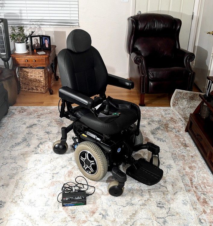 Newer Batteries, Pride Quantum 600 6-Wheel Electric Wheelchair ATX Suspension - Lightly used