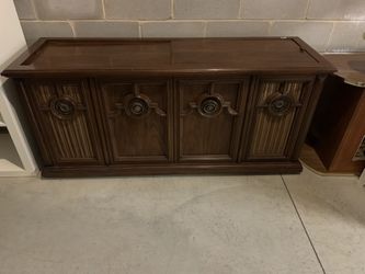 Vintage Magnavox Record Player 