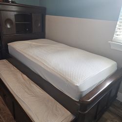 Twin Trudle Bed With Matress 