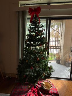 Pre-Lit Christmas tree