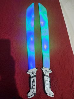 2001 Jurassic Park 3 ACU light up machetes