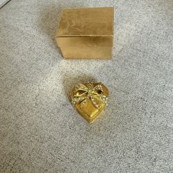 Valentine’s Day! Vintage Antique high quality Metal Jewelry Box - Love Heart Bow-Knot Jewelry Trinket Organizer Box. Hinged. Hand-Painted. Features a 