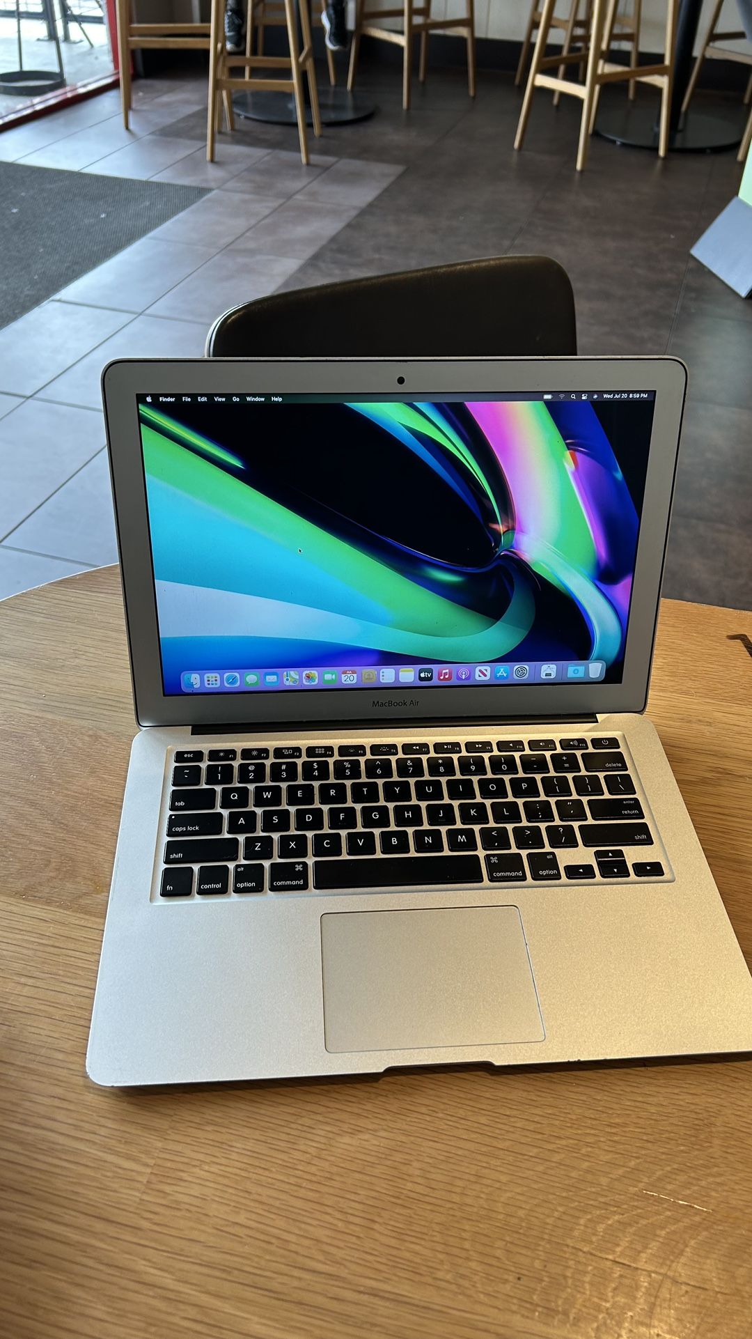 Apple MacBook Air 13” I5/8GB/256GB SSD $180