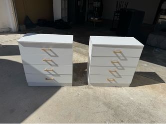 Set Of 2  White  4-Drawer Bedroom Dressers – Excellent Condition