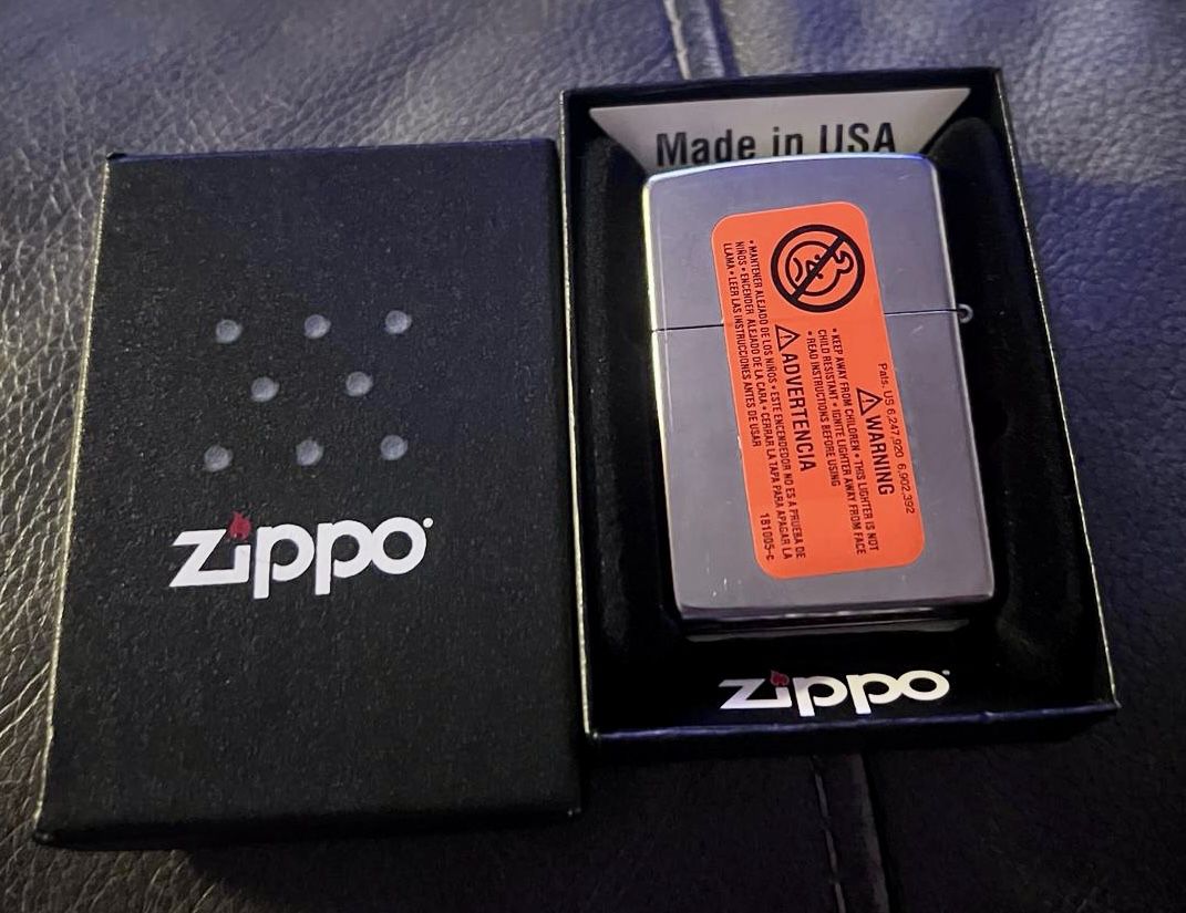 New Silver Classic ZIPPO lighter 