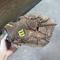 A800 softball sales glove