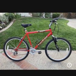 Raleigh M30 Mountain Bike Like New. 26” Wheel