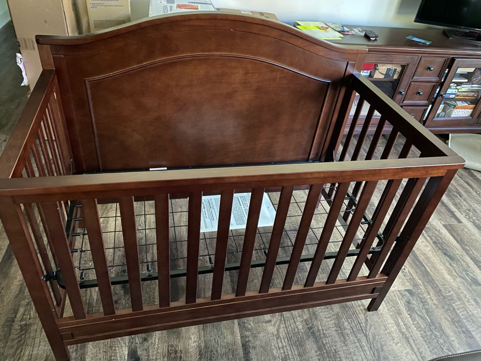 Crib for baby // DaVinci 4-1 convertible crib for sale! (Model M12801)