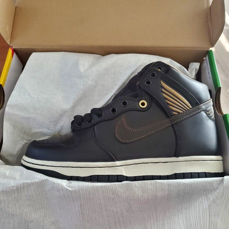 NIKE SB DUNK PAWNSHOPS