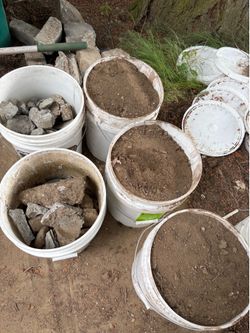 Free fill dirt bucket and lid