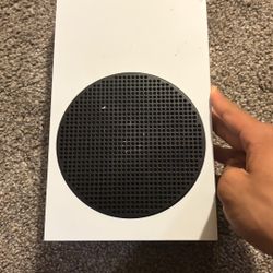 xbox series s / used works just like new and has games on it