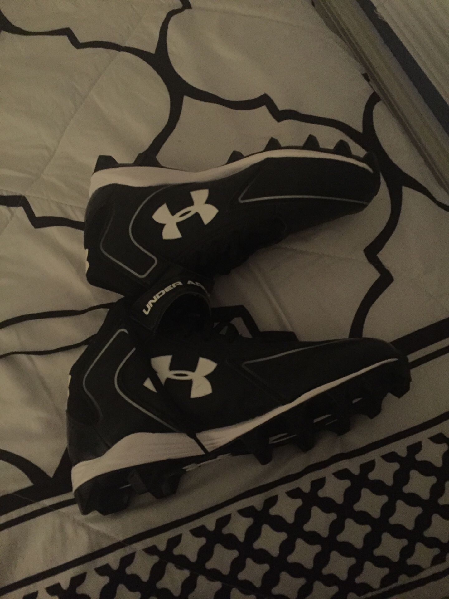 Under armor foot ball cleats size 9