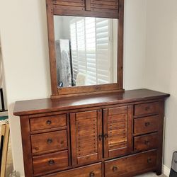 Dresser With Mirror
