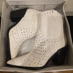 White Boots, Size 8.5 Or 9, Fullerton_Calif