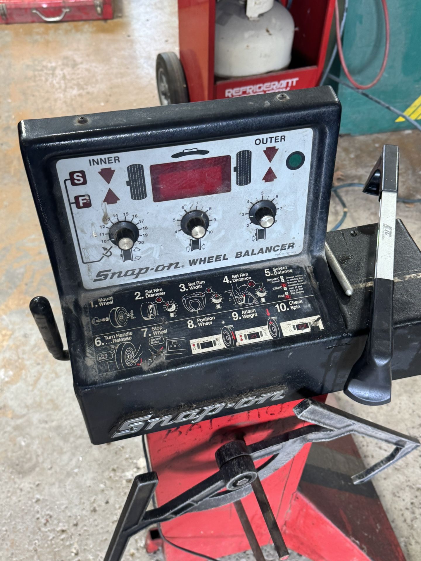 Snap-On WB200 Wheel Balancer