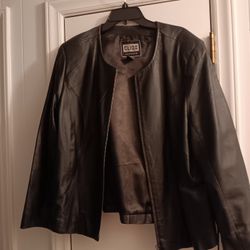 SHORT WOMANS LEATHER JACK 