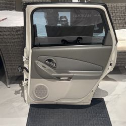 Chevy Malibu Max 2007 White Color, Back  Door