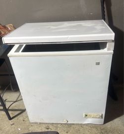GE White Chest Freezer