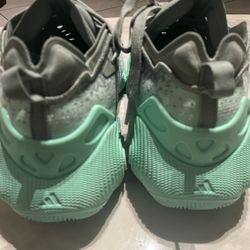 Adidas Trae Young 3s