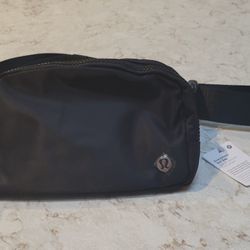 Lululemon Everywhere Belt Bag
