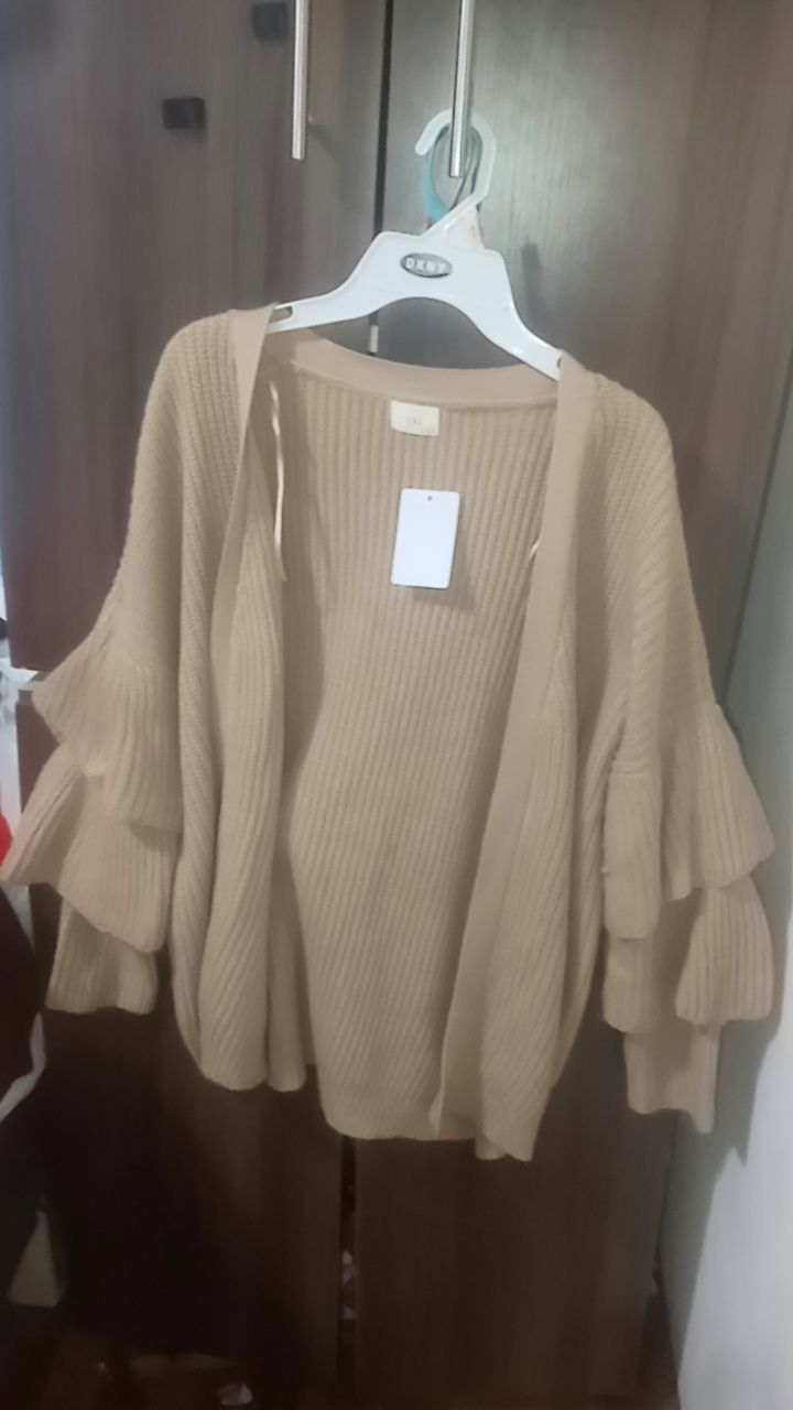 Woman's Ruffle Cardigan
