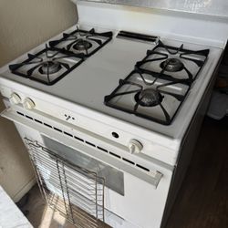 Oven  With missing Knobs