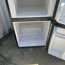 Mini Fridge 